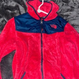 The north face there an XL but fits like a medium